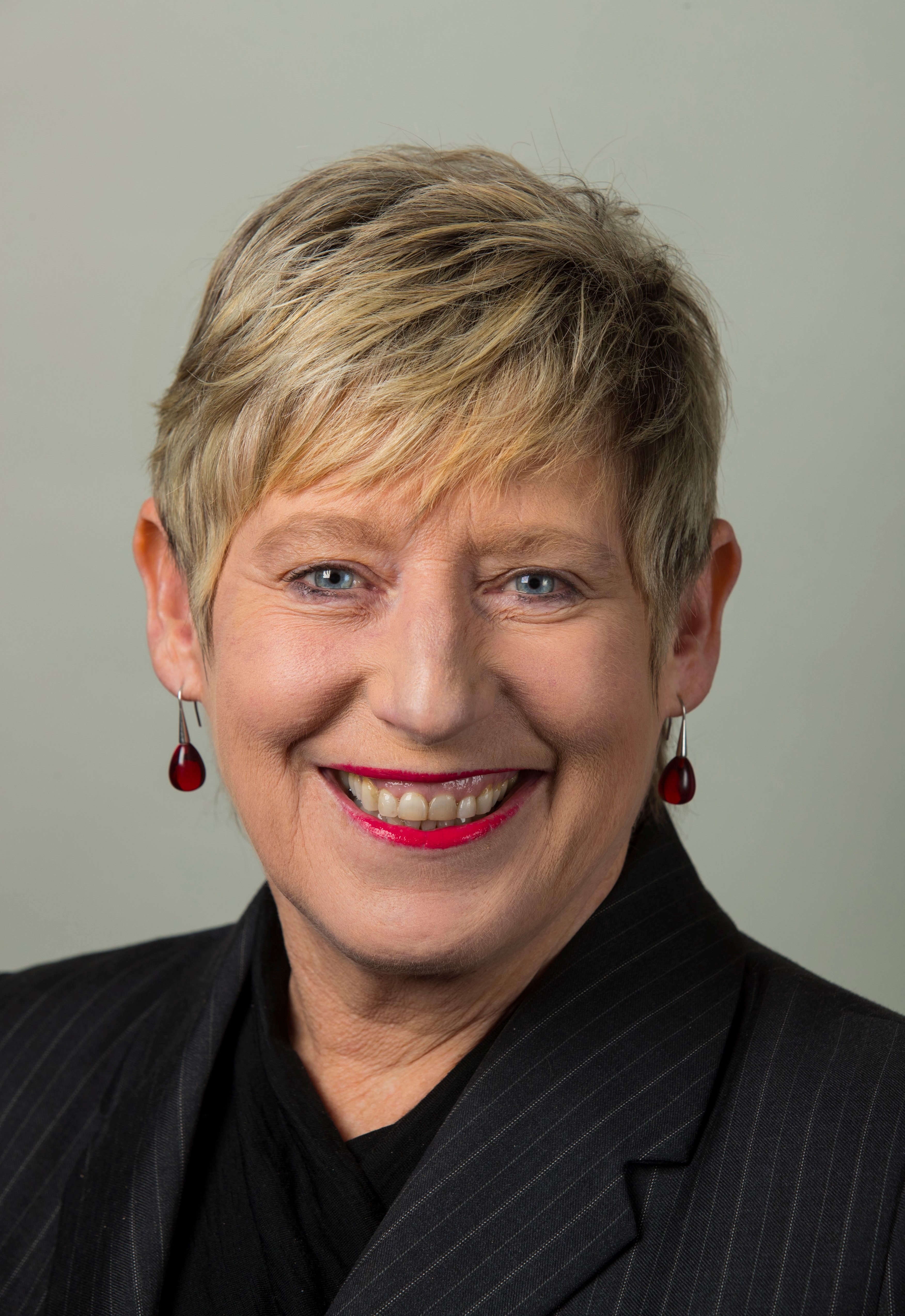 Lianne Dalziel, Chair, Canterbury Mayoral Forum 2017–19 Lianne Dalziel, Chair, Canterbury Mayoral Forum 2017–19